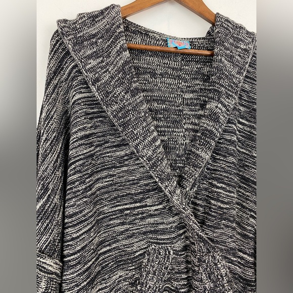 Plenty By Tracy Reese Sz Medium Women’s Black White Short Sleeve Hooded Sweater - Picture 2 of 8